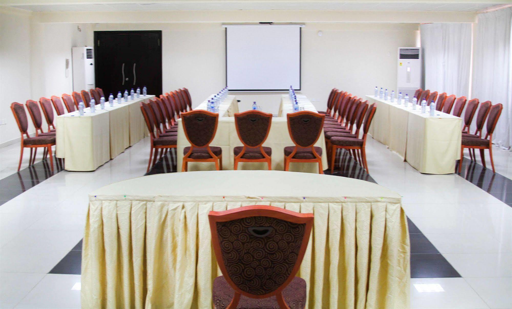 Royal Nick Hotel Lashibi ภายนอก รูปภาพ