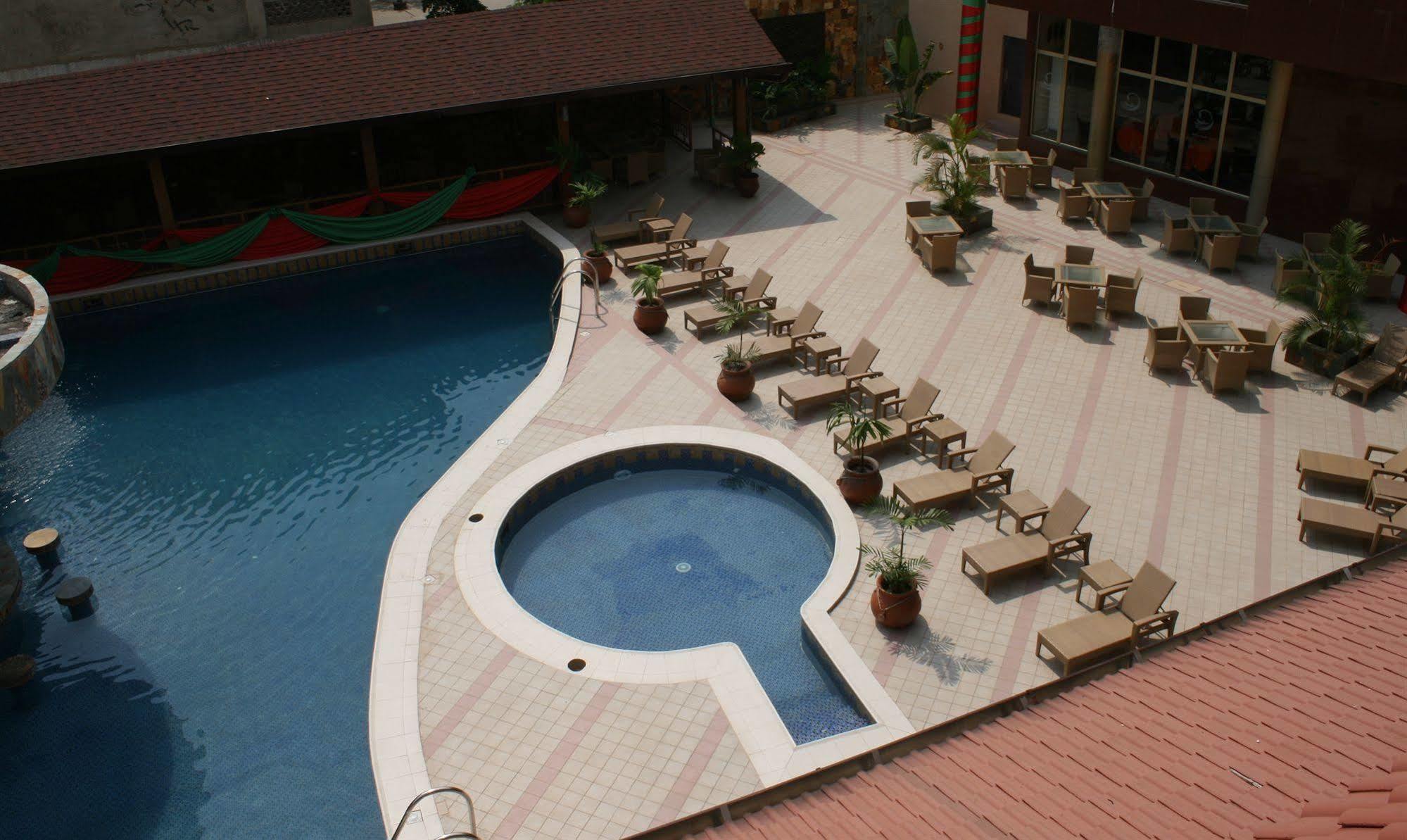 Royal Nick Hotel Lashibi ภายนอก รูปภาพ