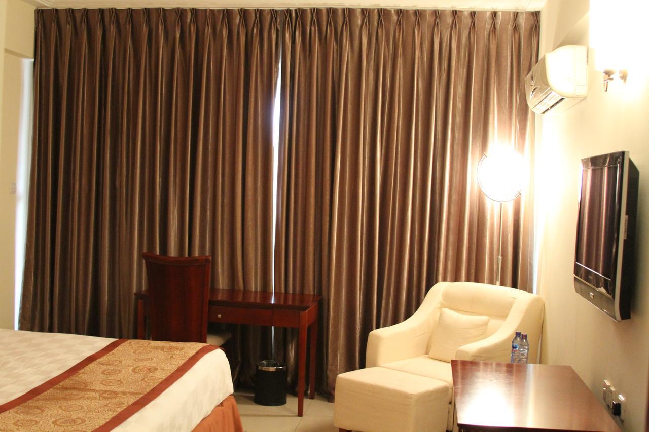 Royal Nick Hotel Lashibi ภายนอก รูปภาพ